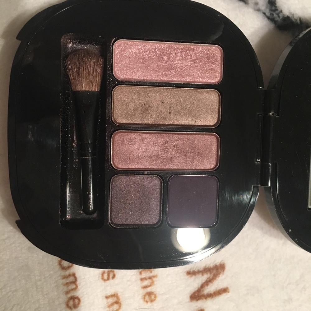 Mac holiday limited edition shadow box
